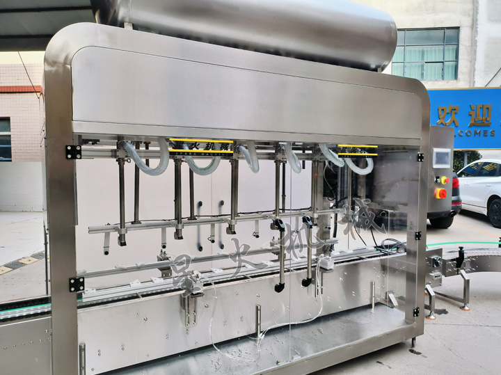 成都液體稱重灌裝機(jī)實(shí)拍展示