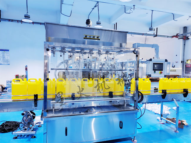 四川定量稱重灌裝機-防凍液自動灌裝機