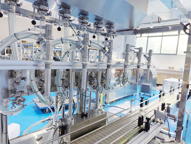 四川定量稱重灌裝機-防凍液自動灌裝機