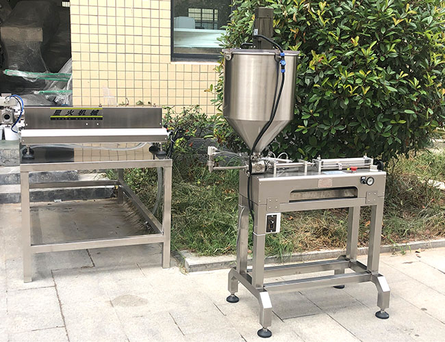 星火膏體灌裝機(jī)實拍圖