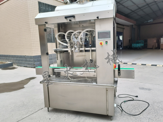 膏體灌裝機(jī)現(xiàn)場(chǎng)實(shí)拍