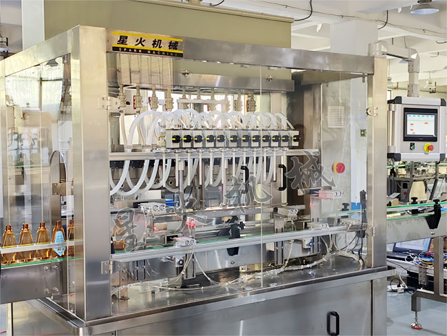 12頭液體灌裝機(jī)實(shí)拍