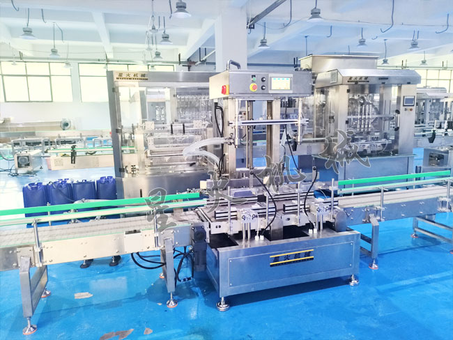 四川化工自動(dòng)稱重灌裝機(jī)實(shí)拍